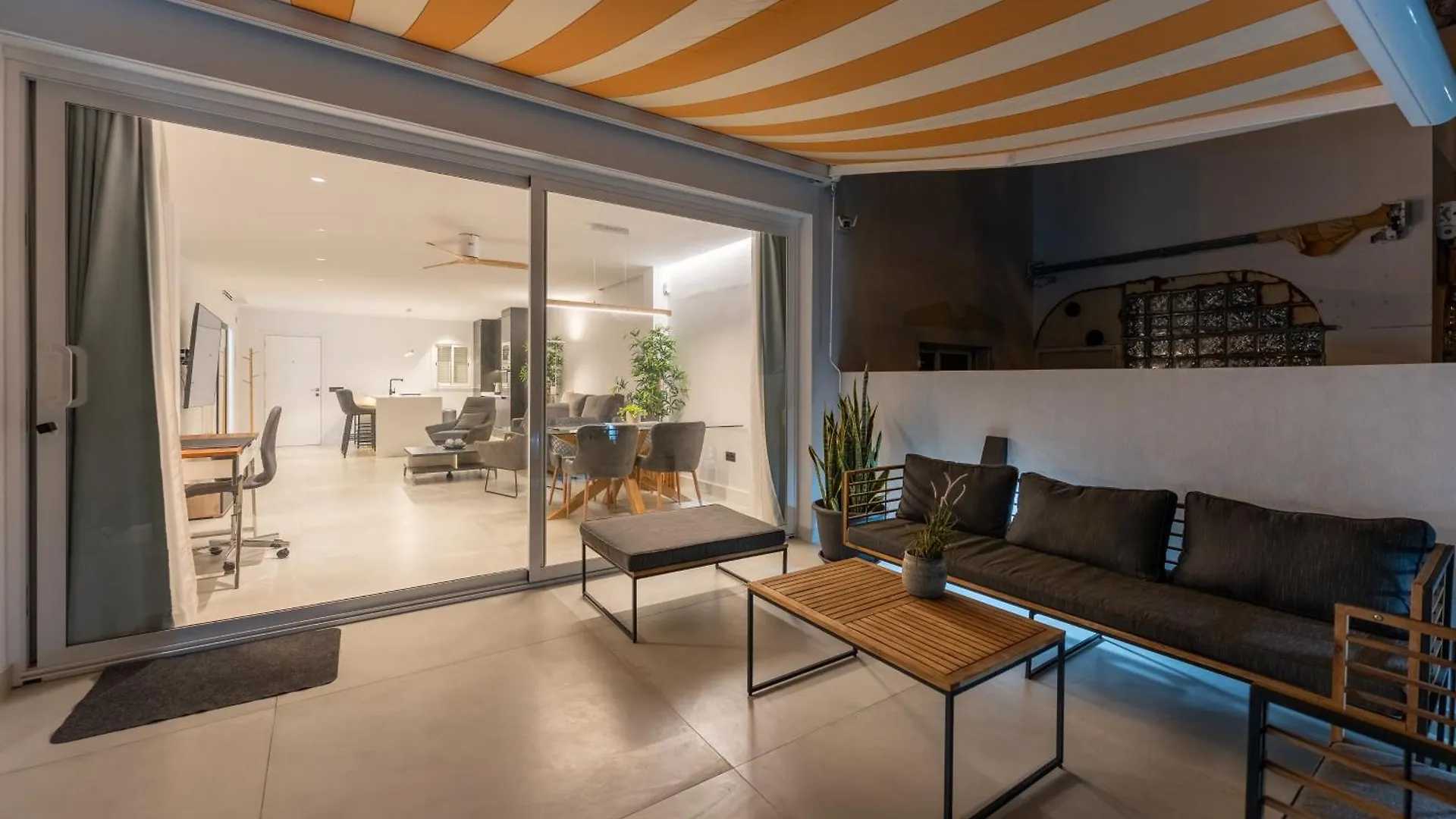 Apartamento Designer Loft With Pool, With Gigantic Terrace And Private Parking & In The City Centre Costa Adeje