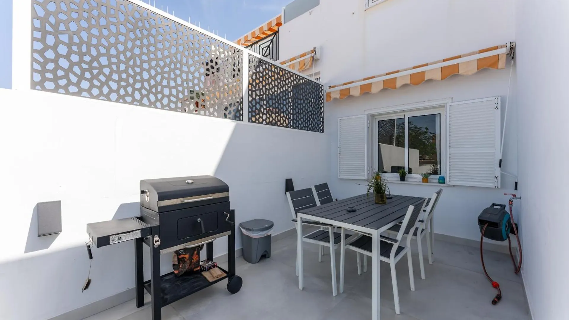Apartamento Designer Loft With Pool, With Gigantic Terrace And Private Parking & In The City Centre Costa Adeje
