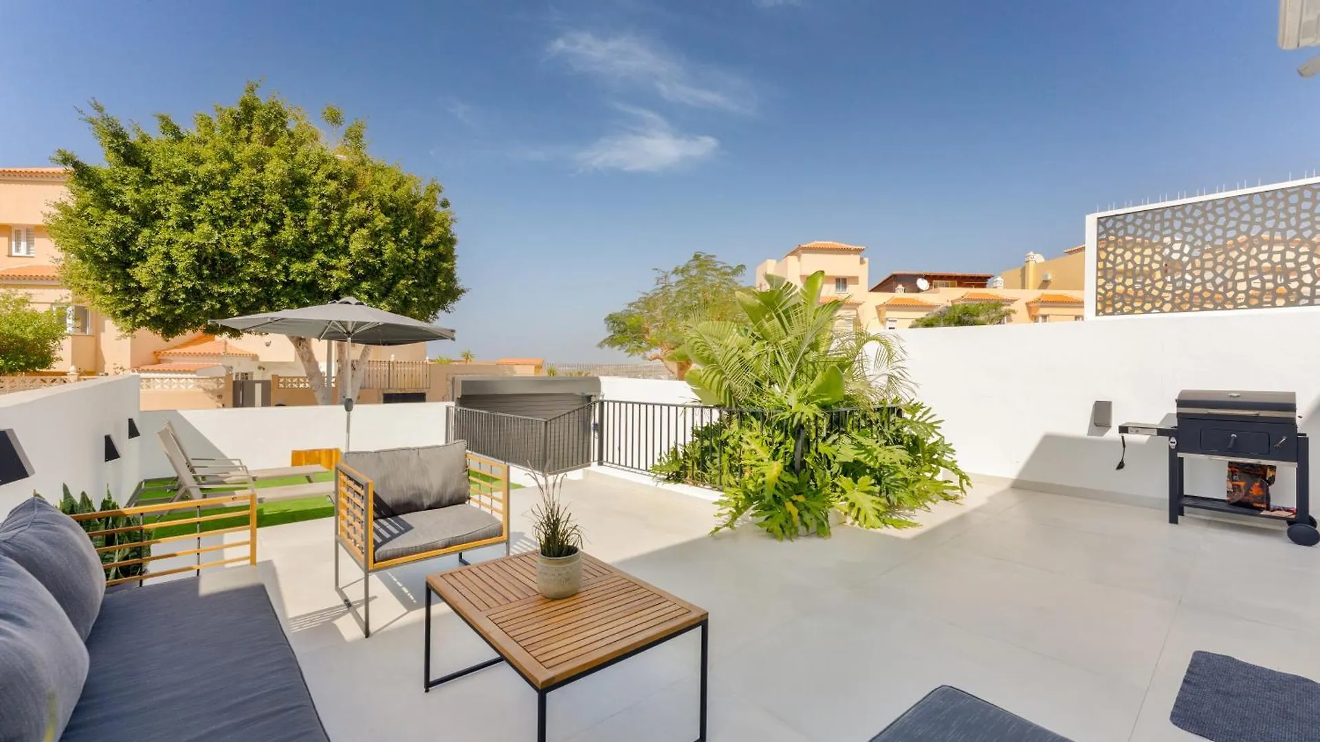 Apartamento Designer Loft With Pool, With Gigantic Terrace And Private Parking & In The City Centre Costa Adeje