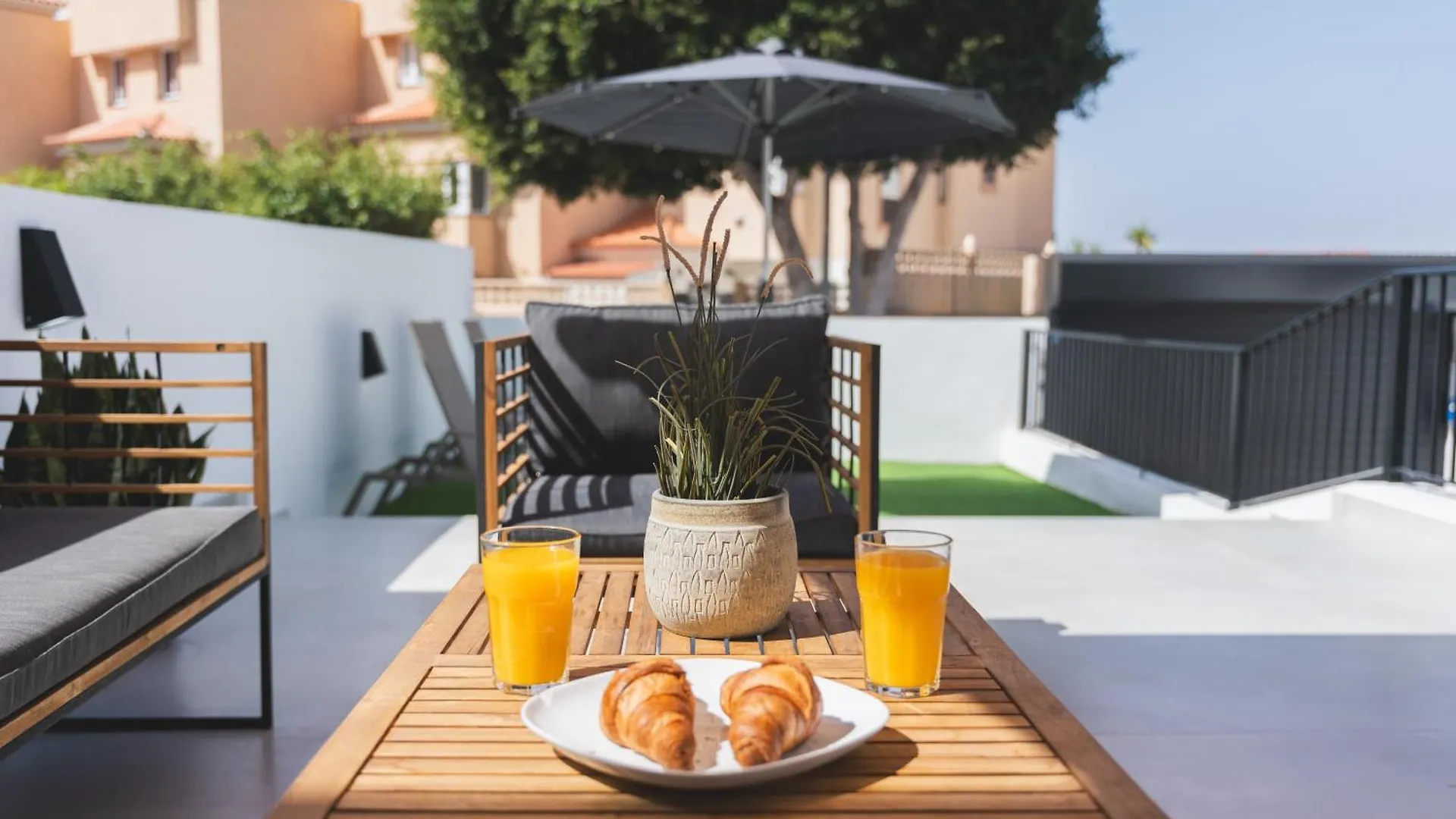 Apartamento Designer Loft With Pool, With Gigantic Terrace And Private Parking & In The City Centre Costa Adeje