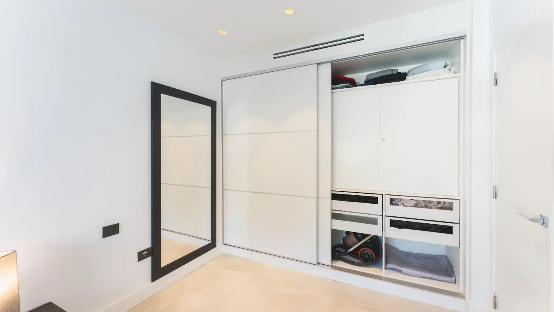Designer Loft With Pool, With Gigantic Terrace And Private Parking & In The City Centre Costa Adeje  Appartamento