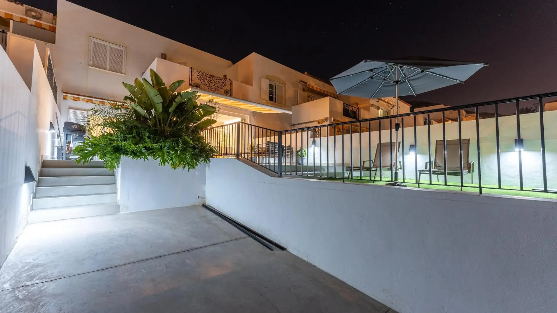 Designer Loft With Pool, With Gigantic Terrace And Private Parking & In The City Centre Costa Adeje  Apartment Costa Adeje (Tenerife)