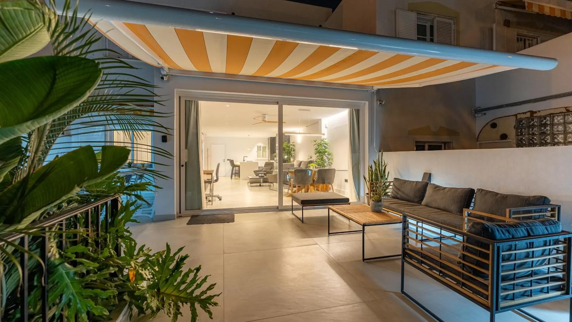 Apartamento Designer Loft With Pool, With Gigantic Terrace And Private Parking & In The City Centre Costa Adeje