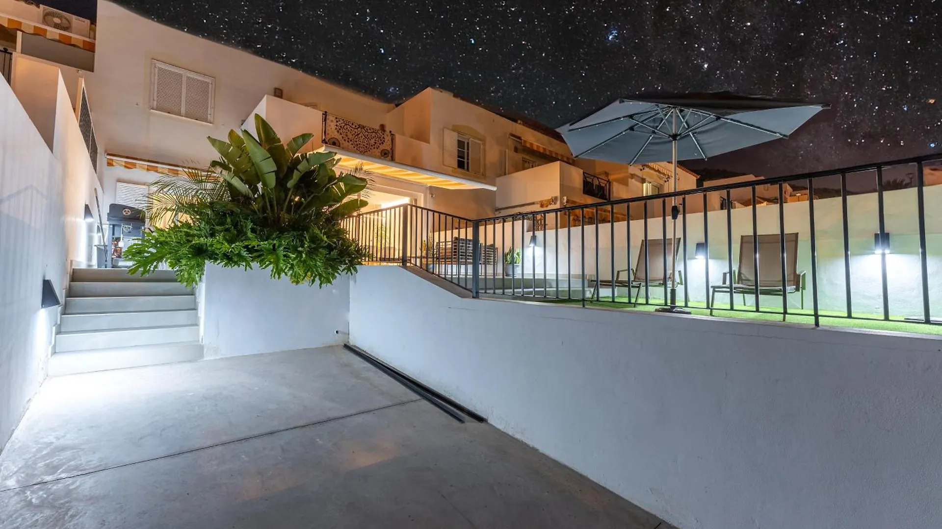 Designer Loft With Pool, With Gigantic Terrace And Private Parking & In The City Centre Costa Adeje  España