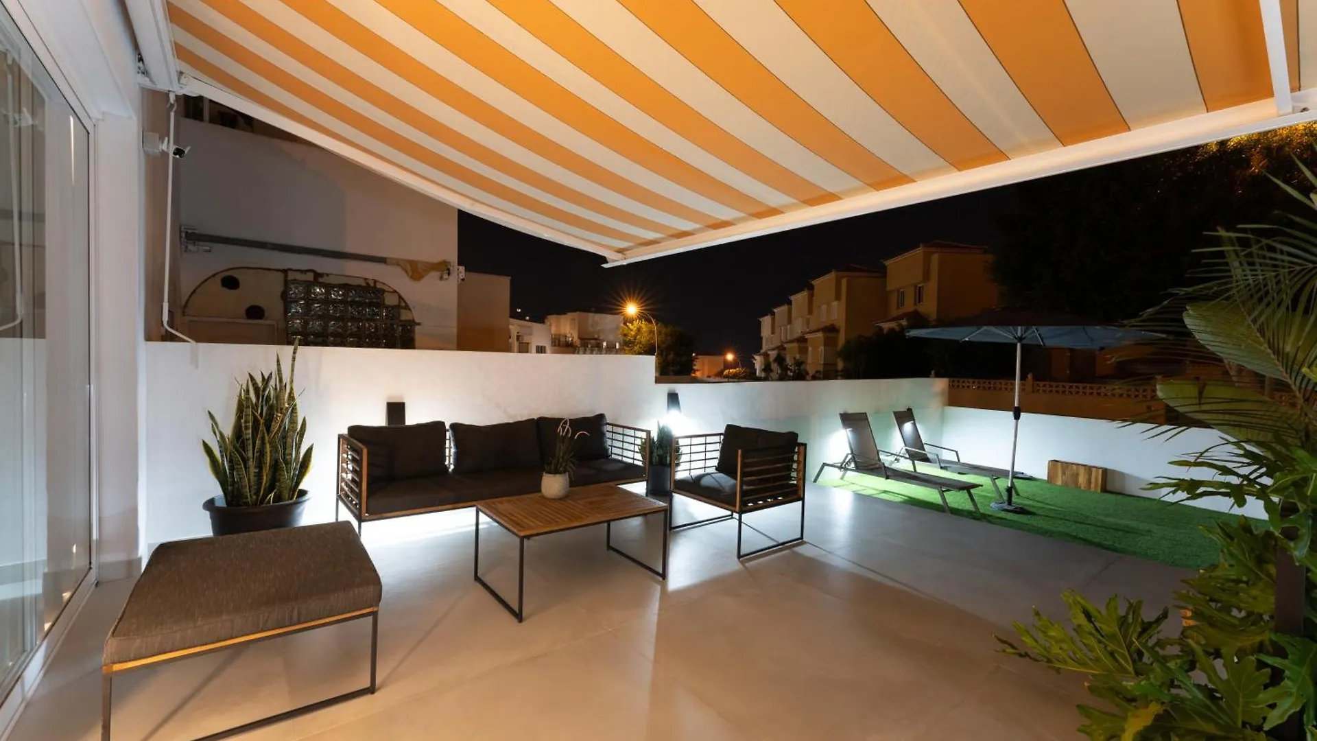 Designer Loft With Pool, With Gigantic Terrace And Private Parking & In The City Centre Costa Adeje  Apartamento