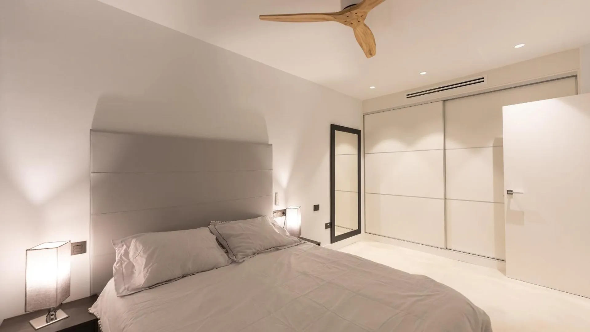 Apartamento Designer Loft With Pool, With Gigantic Terrace And Private Parking & In The City Centre Costa Adeje