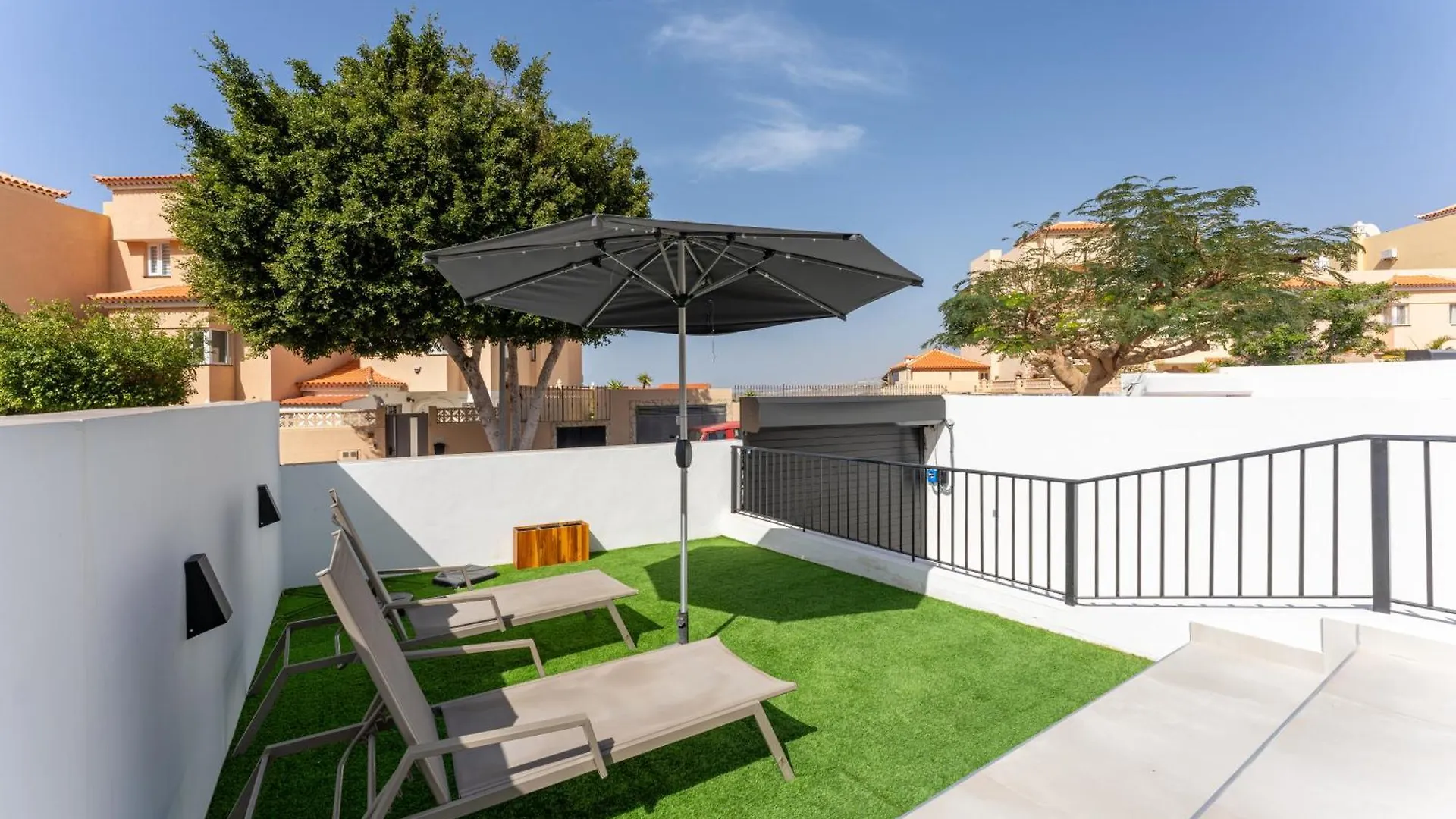 Appartamento Designer Loft With Pool, With Gigantic Terrace And Private Parking & In The City Centre Costa Adeje