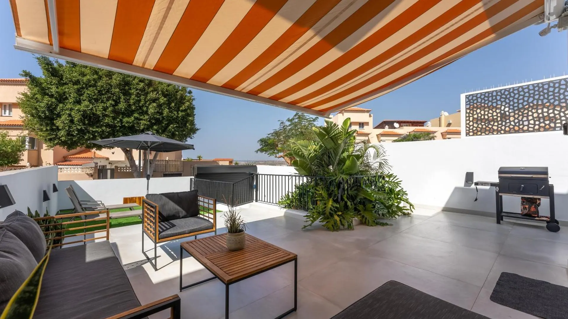 Designer Loft With Pool, With Gigantic Terrace And Private Parking & In The City Centre Costa Adeje  Apartamento