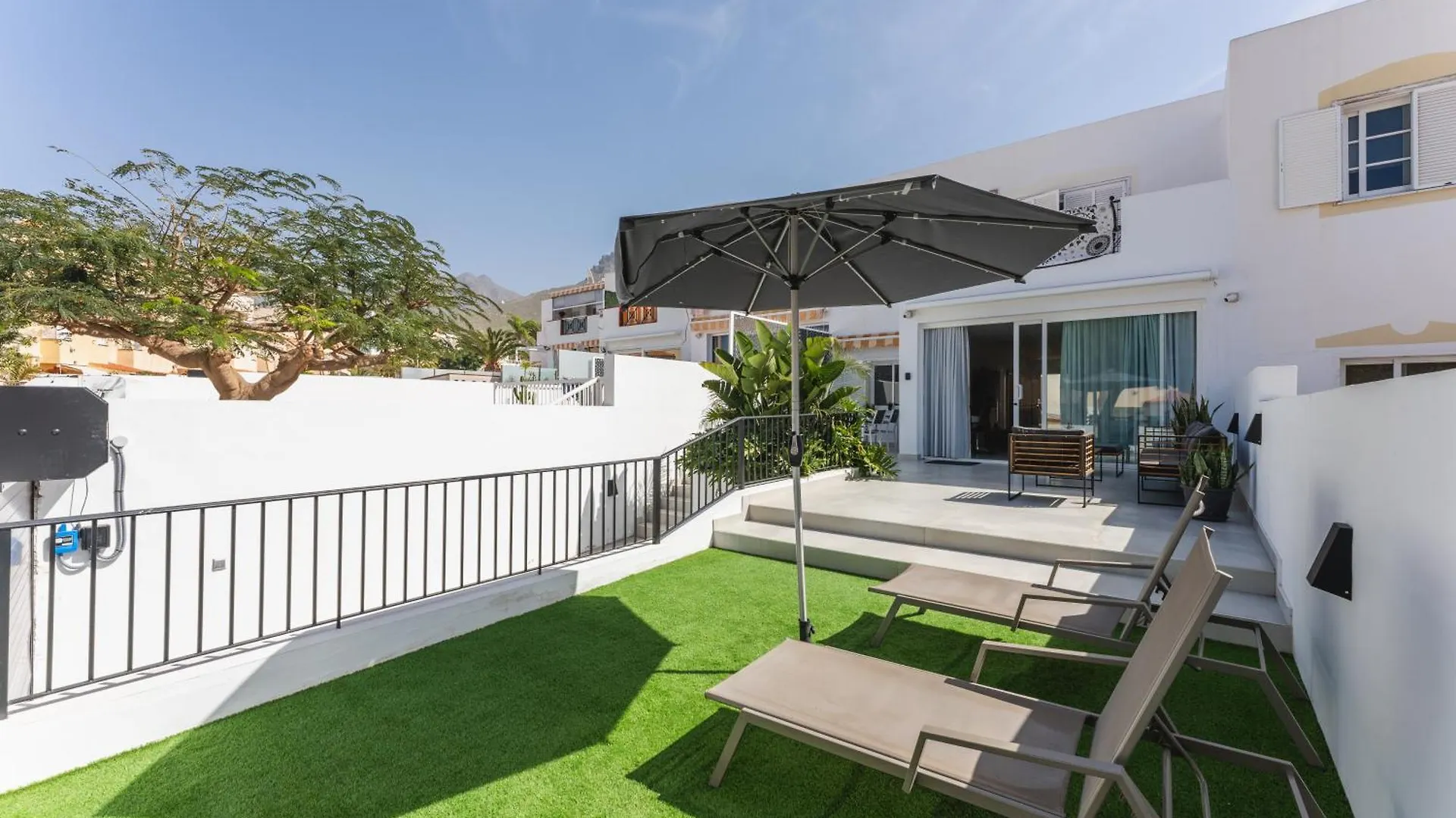 Apartamento Designer Loft With Pool, With Gigantic Terrace And Private Parking & In The City Centre Costa Adeje