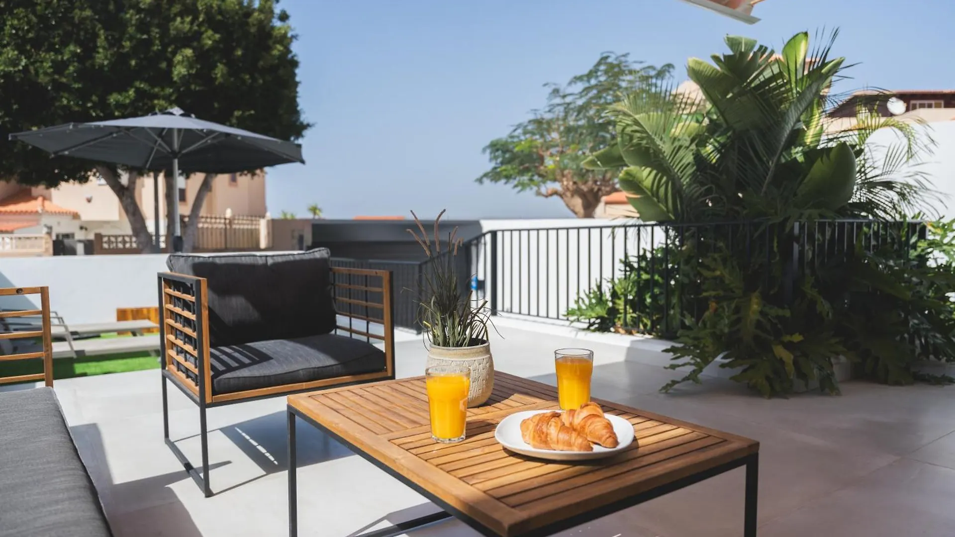 Designer Loft With Pool, With Gigantic Terrace And Private Parking & In The City Centre Costa Adeje  Apartamento Costa Adeje (Tenerife)